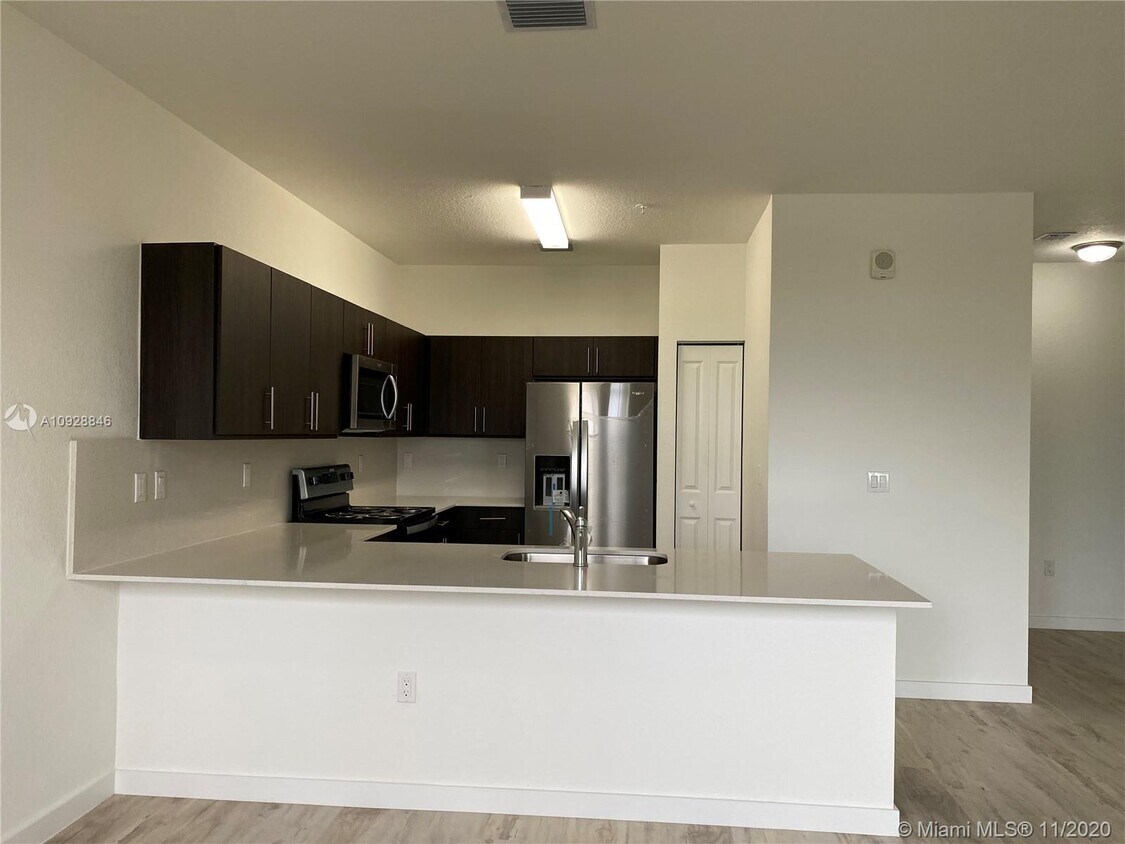 Foto principal - 15650 SW 136th St