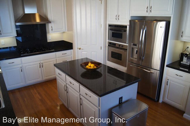 Building Photo - 3 br, 2.5 bath House - 8257 Skyline Cir