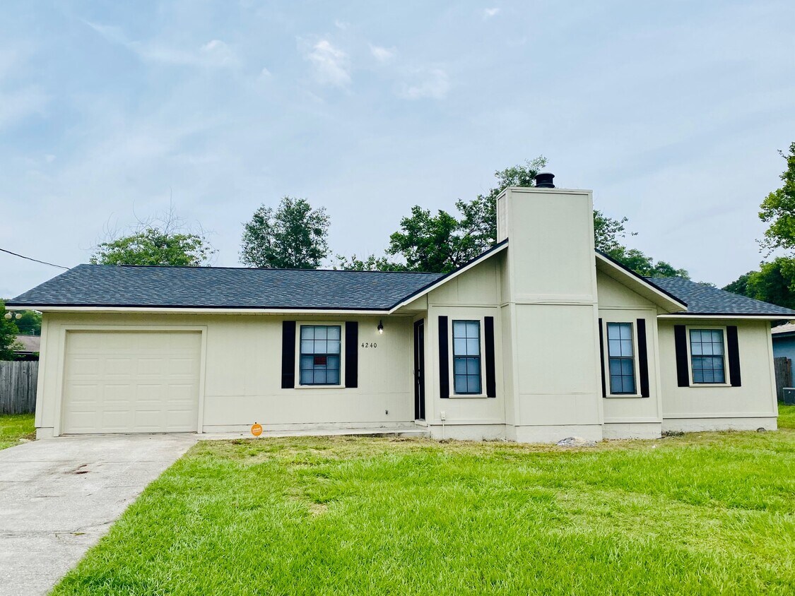 4240 NE 3rd Ct, Ocala, FL 34479 House Rental in Ocala, FL