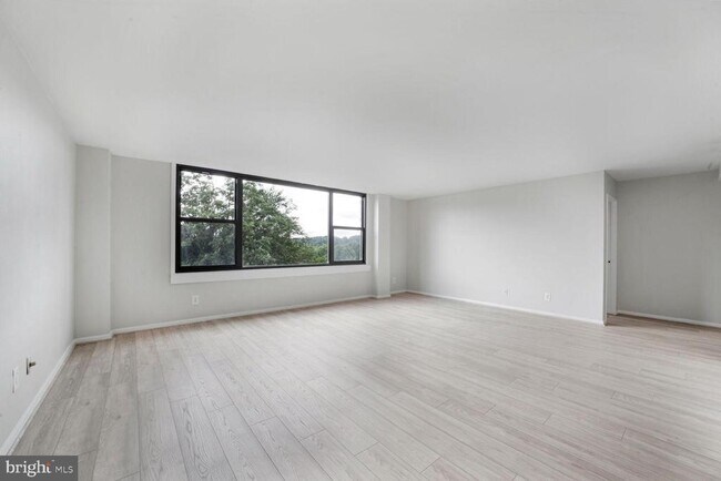 Foto del edificio - 4600 Duke St