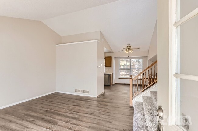 Building Photo - 525 Entrada Dr