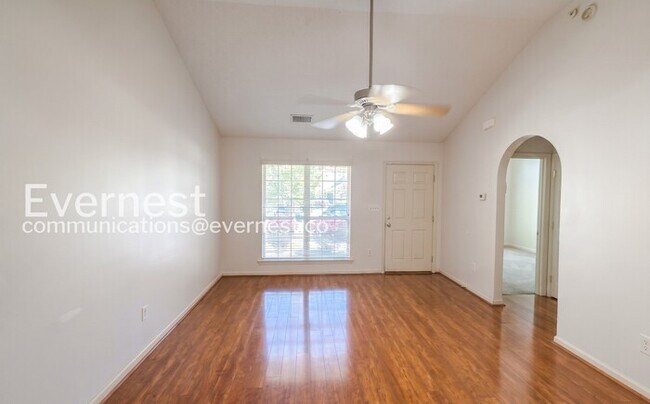 Building Photo - 2 Bed & 2 Bath House / Pet-friendly / Section 8 Accepted