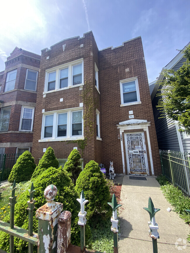 Building Photo - 1542 N Kolin Ave