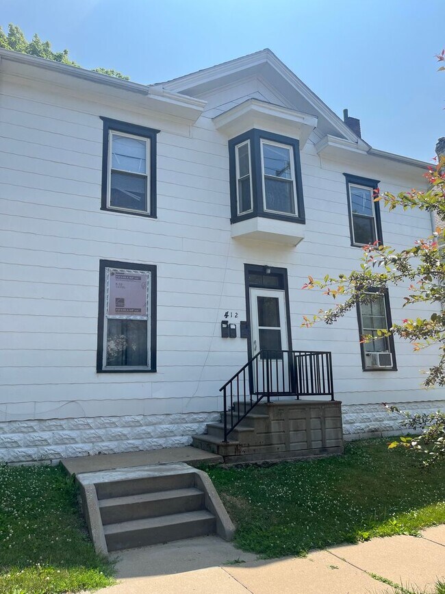 Building Photo - 412 N Linn St