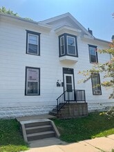 Building Photo - 412 N Linn St