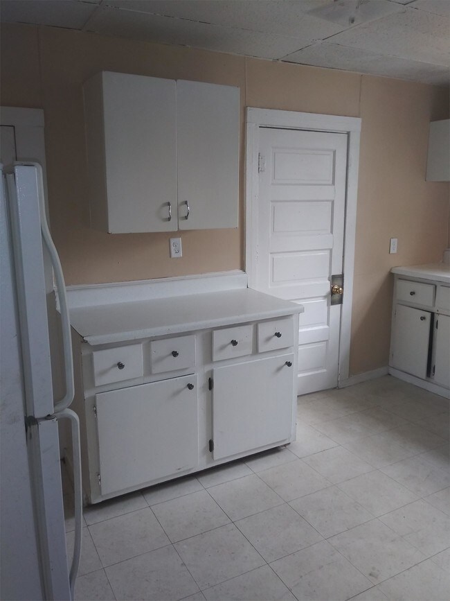 Building Photo - 516 S 16th St