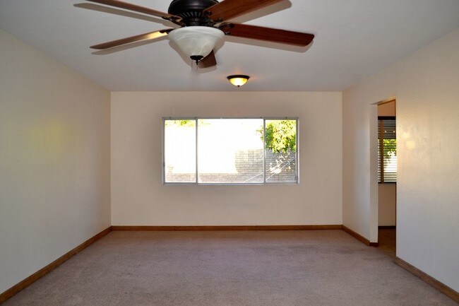 Building Photo - 3617 S Siesta Ln