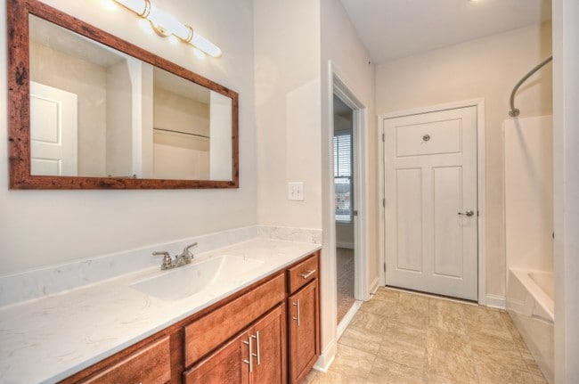 Interior Photo - 708 Summit