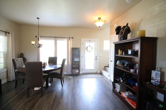 Building Photo - 3610 Jerome Ln