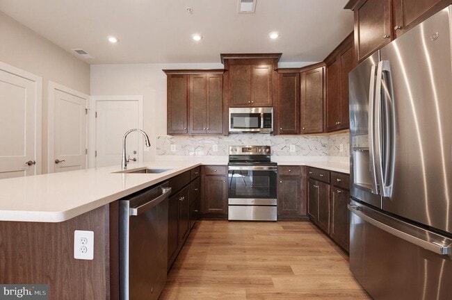 Building Photo - 43792 Middleway Ter