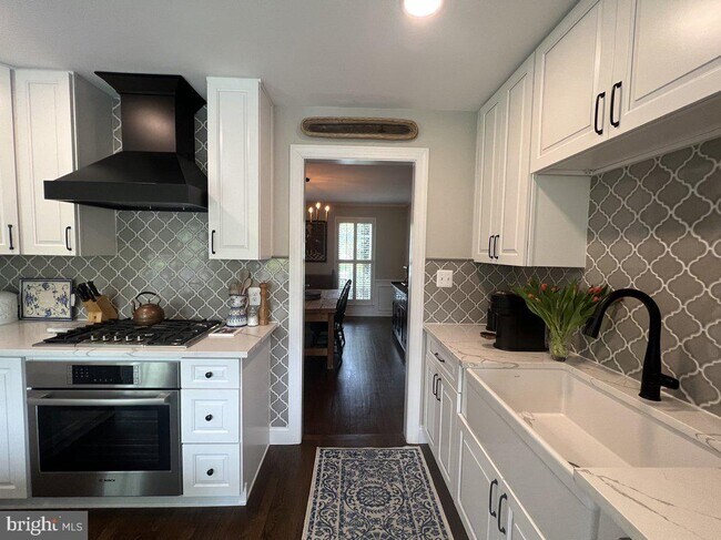 Foto del edificio - 3711 Riverwood Rd