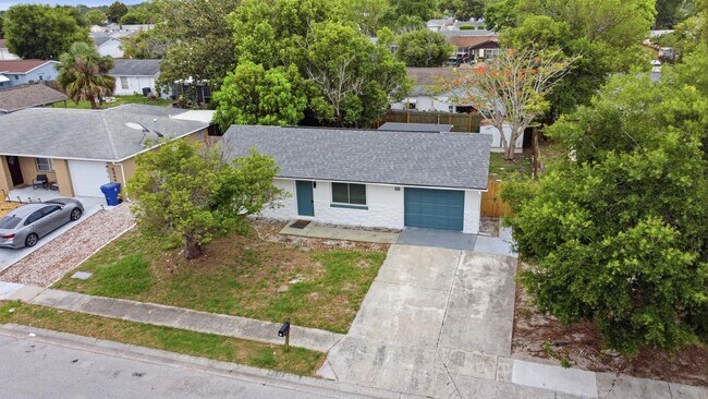Foto del edificio - Renovated Home near downtown New Port Richey