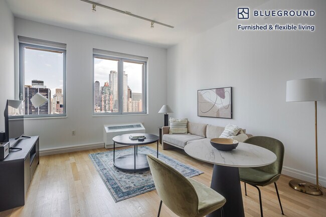 Building Photo - 550 W 54th St