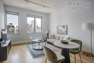 Building Photo - 550 W 54th St
