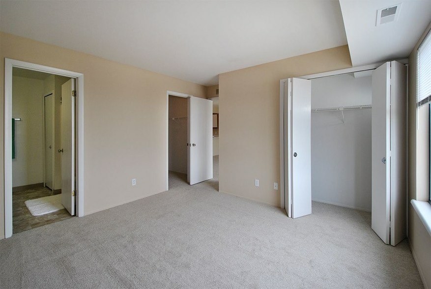 Primary Photo - 3071 Signature Blvd