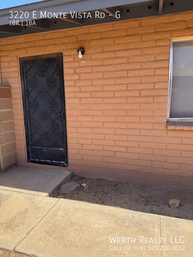 Primary Photo - 3220 E Monte Vista Dr