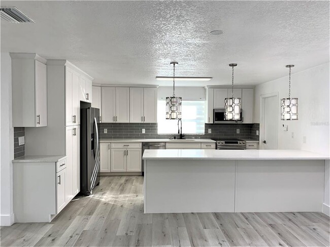 Building Photo - 3925 Venetian Way