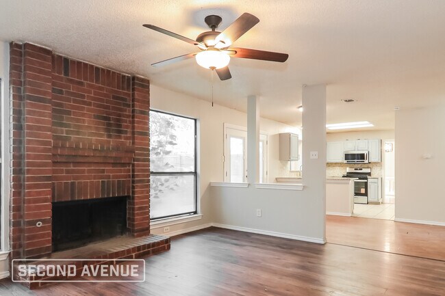 Foto del edificio - 732 Creekview Ct