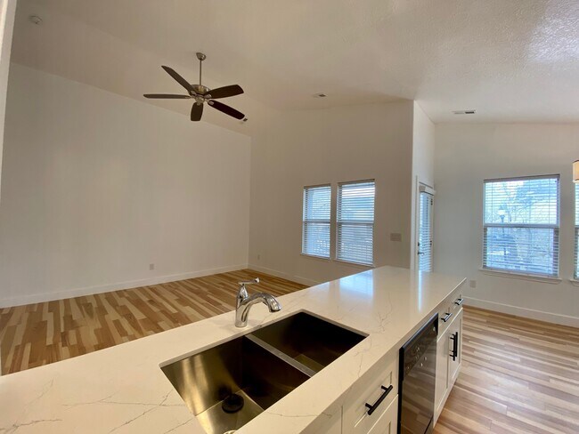 Building Photo - 840 Red Sage Ln