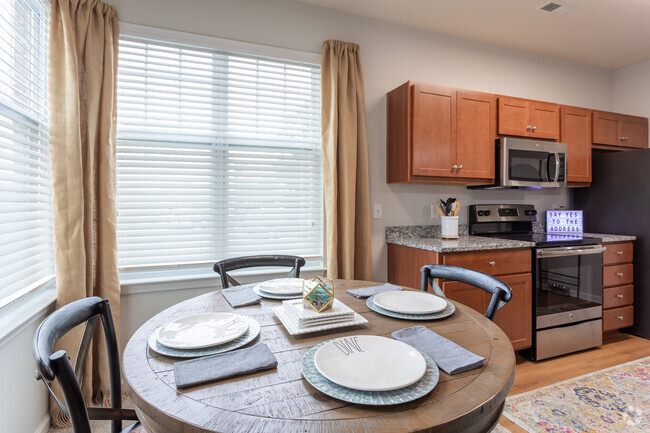 2HAB, 2BA - 1052SF B2B - Área de comedor - The Reserve at White Oak