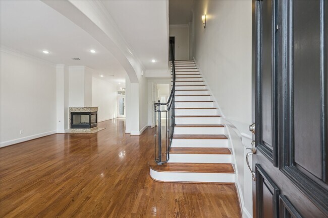 Building Photo - 1715 Nantucket Dr