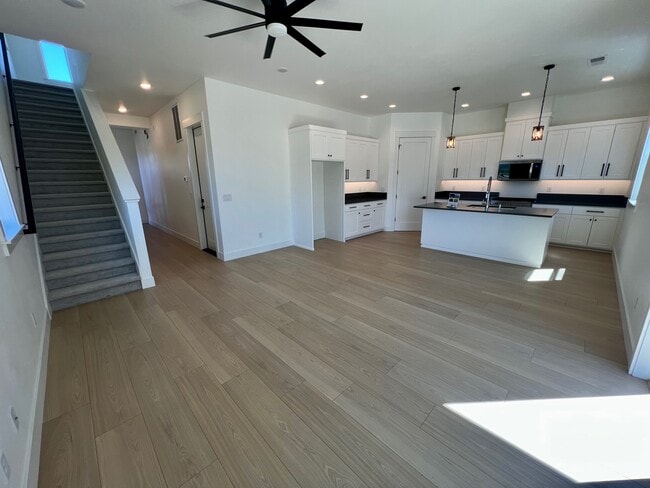 Building Photo - 210 Bogey Ln