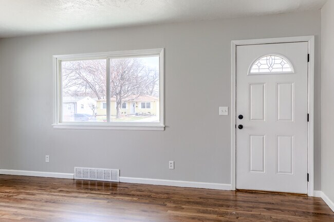 Entry - 4184 S 61st Ave