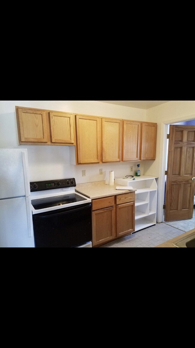 305 Kettle Moraine Dr S, Slinger, WI 53086 Townhome Rentals in