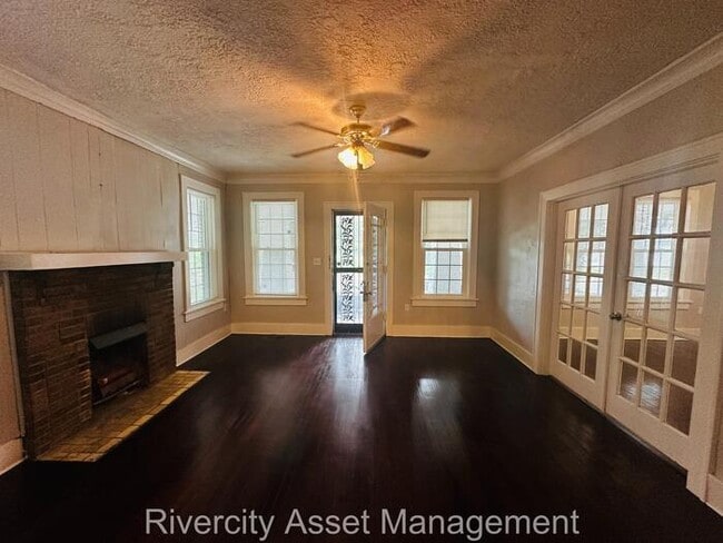 Photo - A Must See!!!!! Section 8 Friendly!!!!! BONUS Mother In Law Sweet House