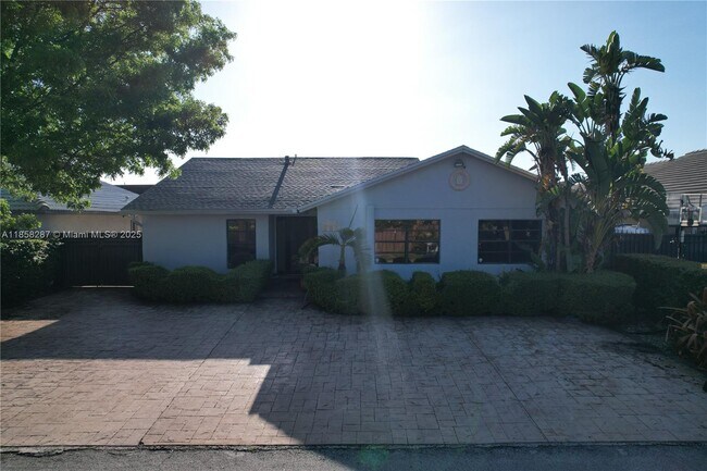 Building Photo - 631 SW 99th Pl