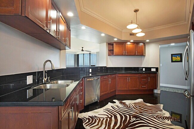 Foto del edificio - 2401 N Ocean Blvd