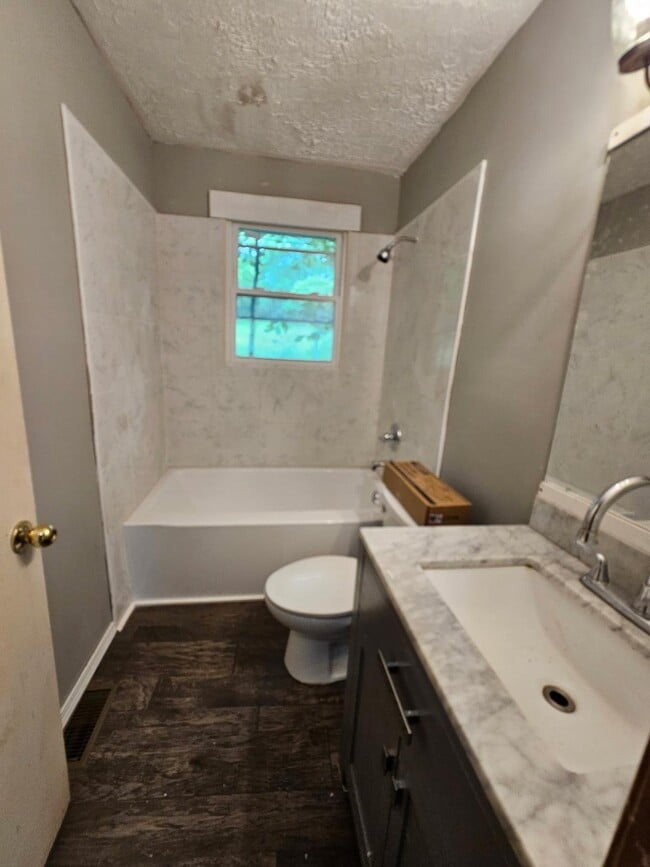 Building Photo - 107 Hillcrest Dr