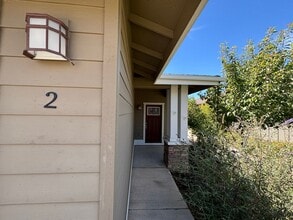 Building Photo - 1031 NE Watt Way