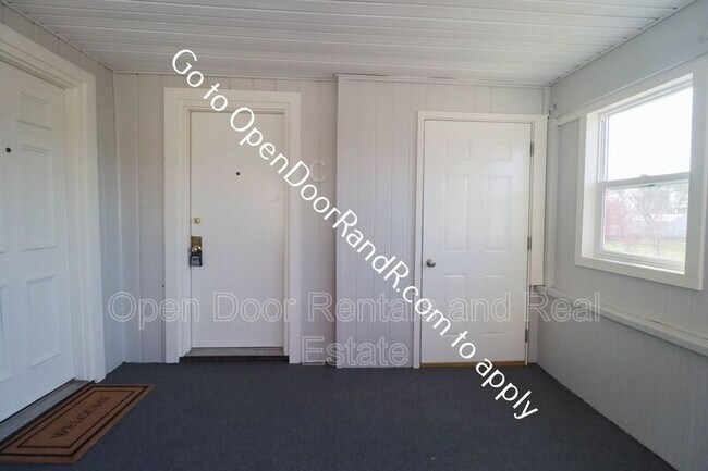Building Photo - 422 N Riley St