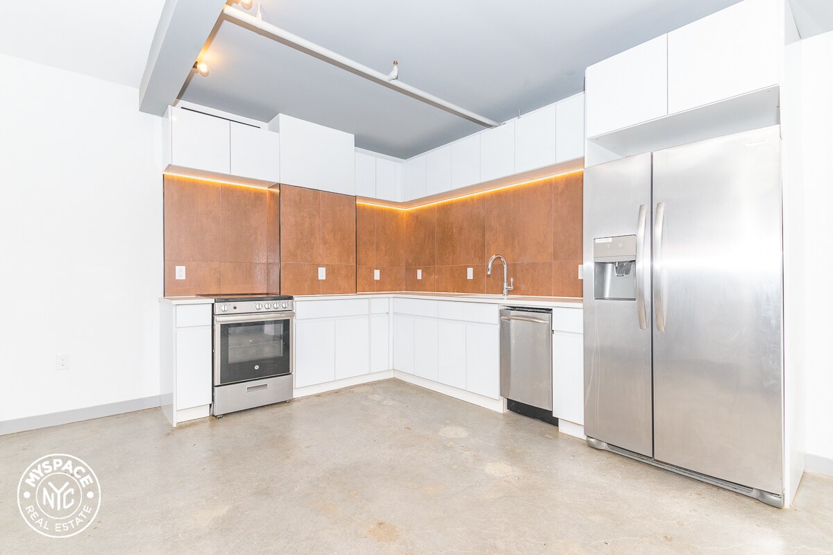 Primary Photo - 410 Tompkins Ave