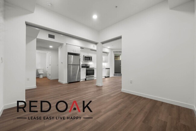 Foto del edificio - Sun-Drenched One Bedroom with Recessed Lig...