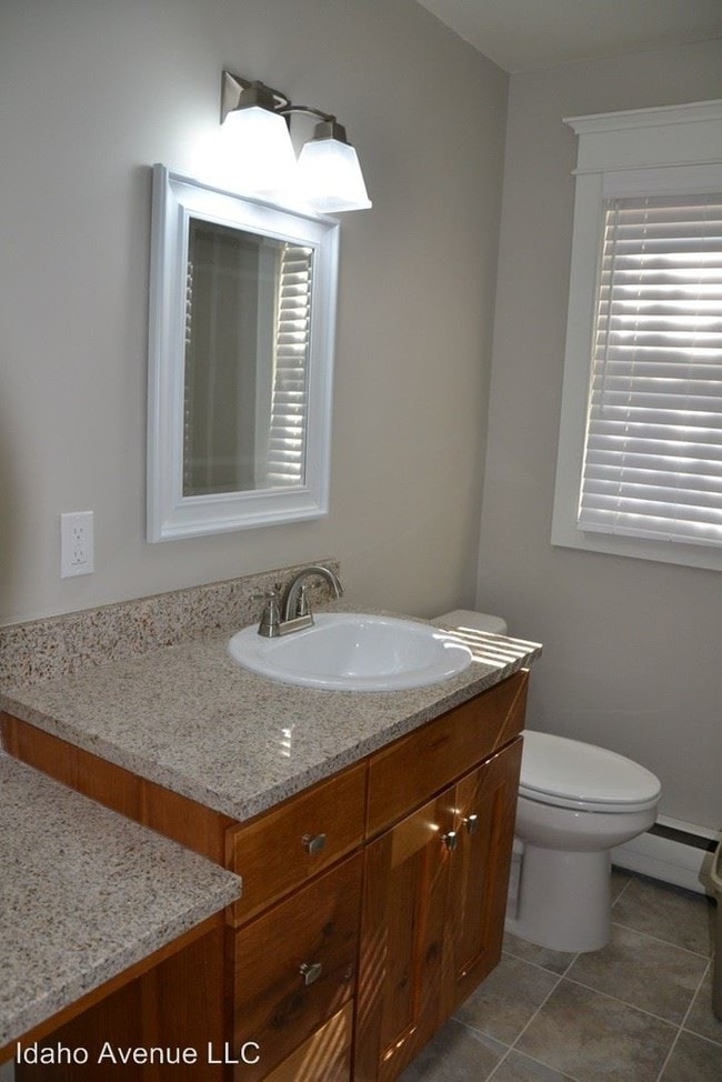 Building Photo - 1 br, 1 bath Apartment - 1356 Idaho Ave.South