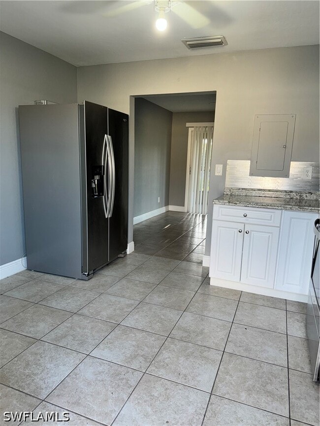 Foto del edificio - 334 Cape Coral Pkwy W