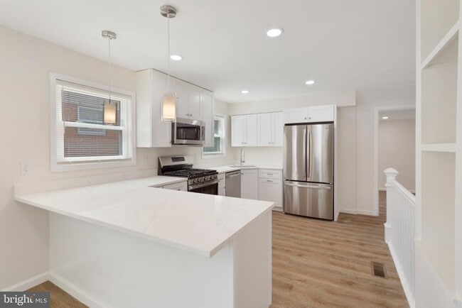 Building Photo - 12608 Farnell Dr