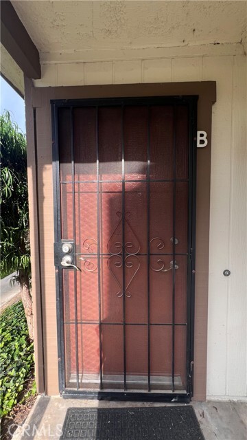 Building Photo - 1206 S Cypress Ave
