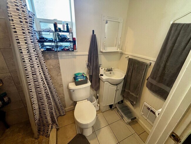 Building Photo - 617 S Jefferson St