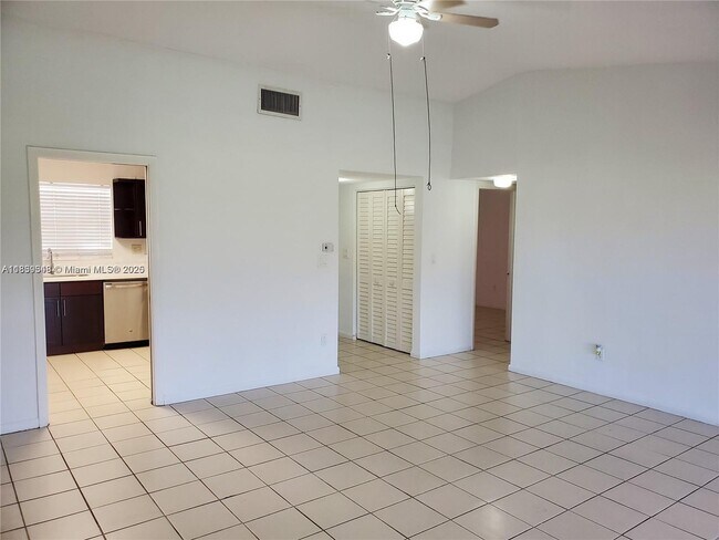 Foto del edificio - 12335 SW 110th South Canal St Rd