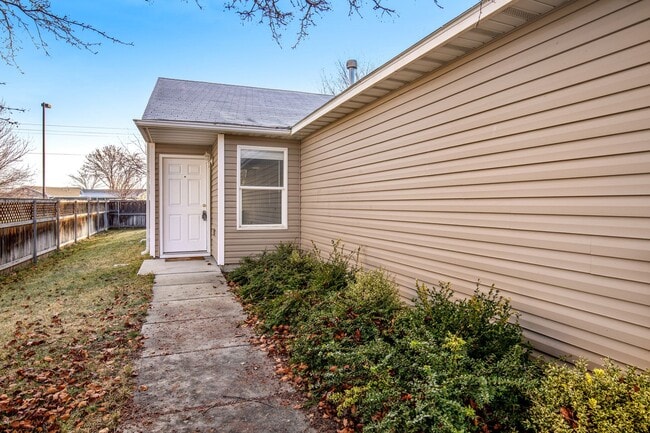 Building Photo - Freshly Updated 3-Bedroom Home for Rent in South Boise