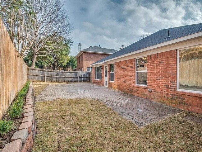 Building Photo - 1904 Fairhaven Ct