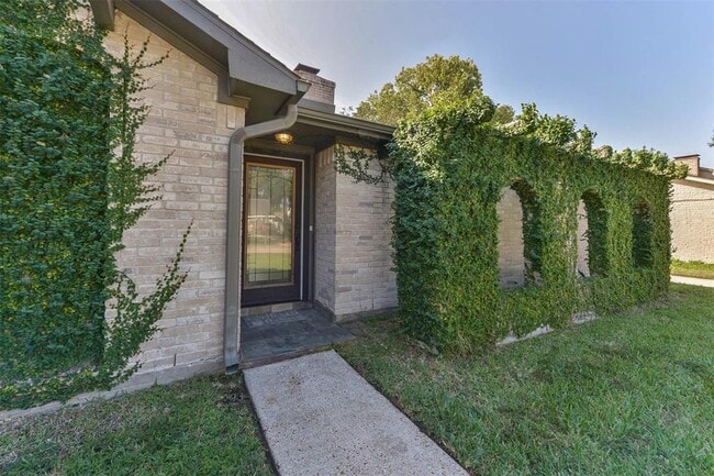 Building Photo - 21411 Park Bluff Dr
