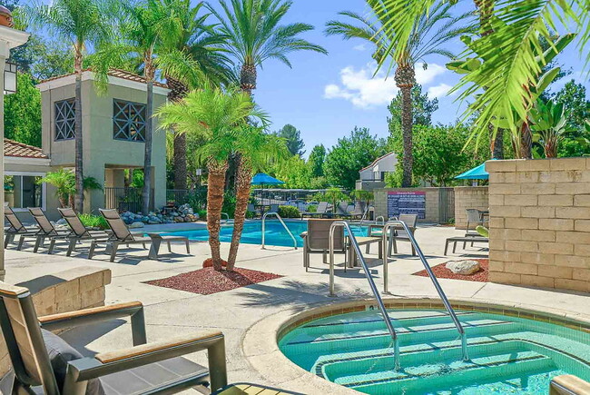Building Photo - Emerald Pointe