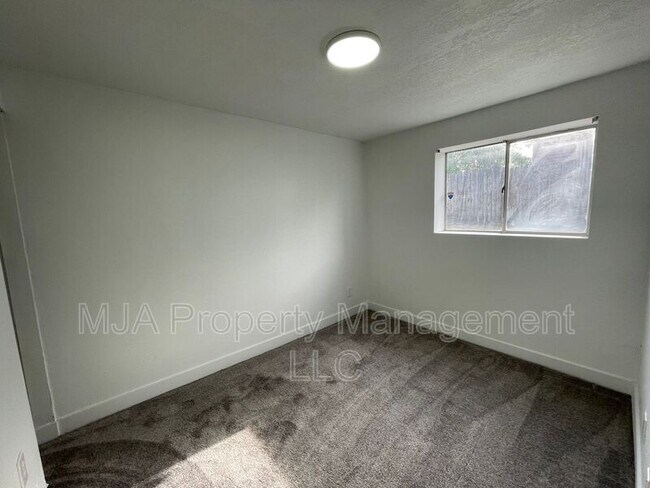 Building Photo - 3865 Brixton Rd