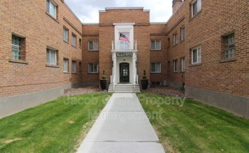 Primary Photo - 676 Memorial Dr