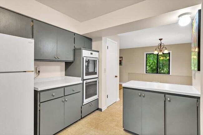 Foto del edificio - 1422 S River Rd