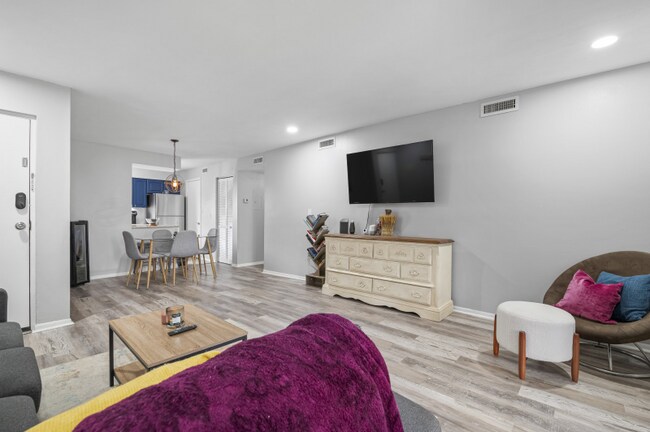 Foto del edificio - 2744A Hidden Lake Blvd